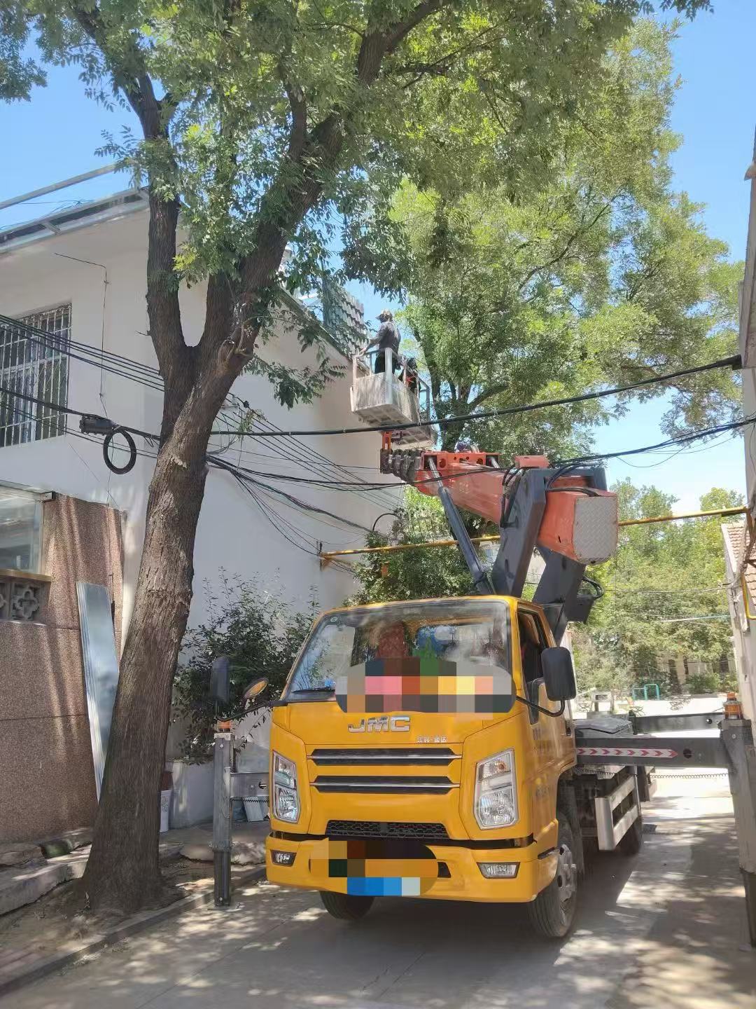 富裕县高空作业车能吊装重物吗？最大承载多少公斤？