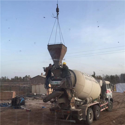 富裕县“精准瞄准”—— 吊车的 “定位导航” 技术