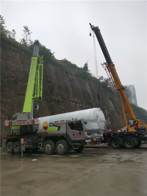 富裕县“不怕风雨冻”—— 吊车的 “恶劣环境适应” 技术